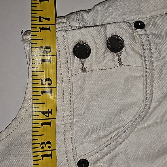 We The Free Strappy Shortalls Overalls Bib White Denim Jean Shorts Cutoff Raw 31 - Picture 13 of 16